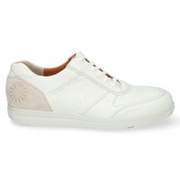 Witte sneaker (&euro;222,-)